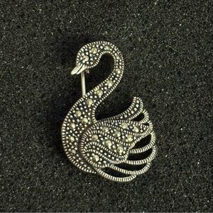 Sterling Silver‎ Swan Brooch with Marcasite Stones Thailand